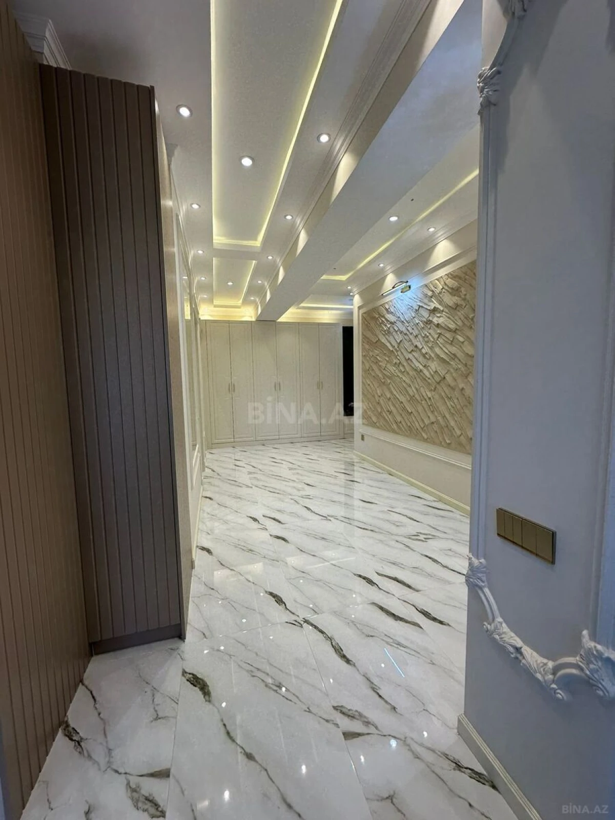 Satılır 4 otaqlı mənzil 132 m²