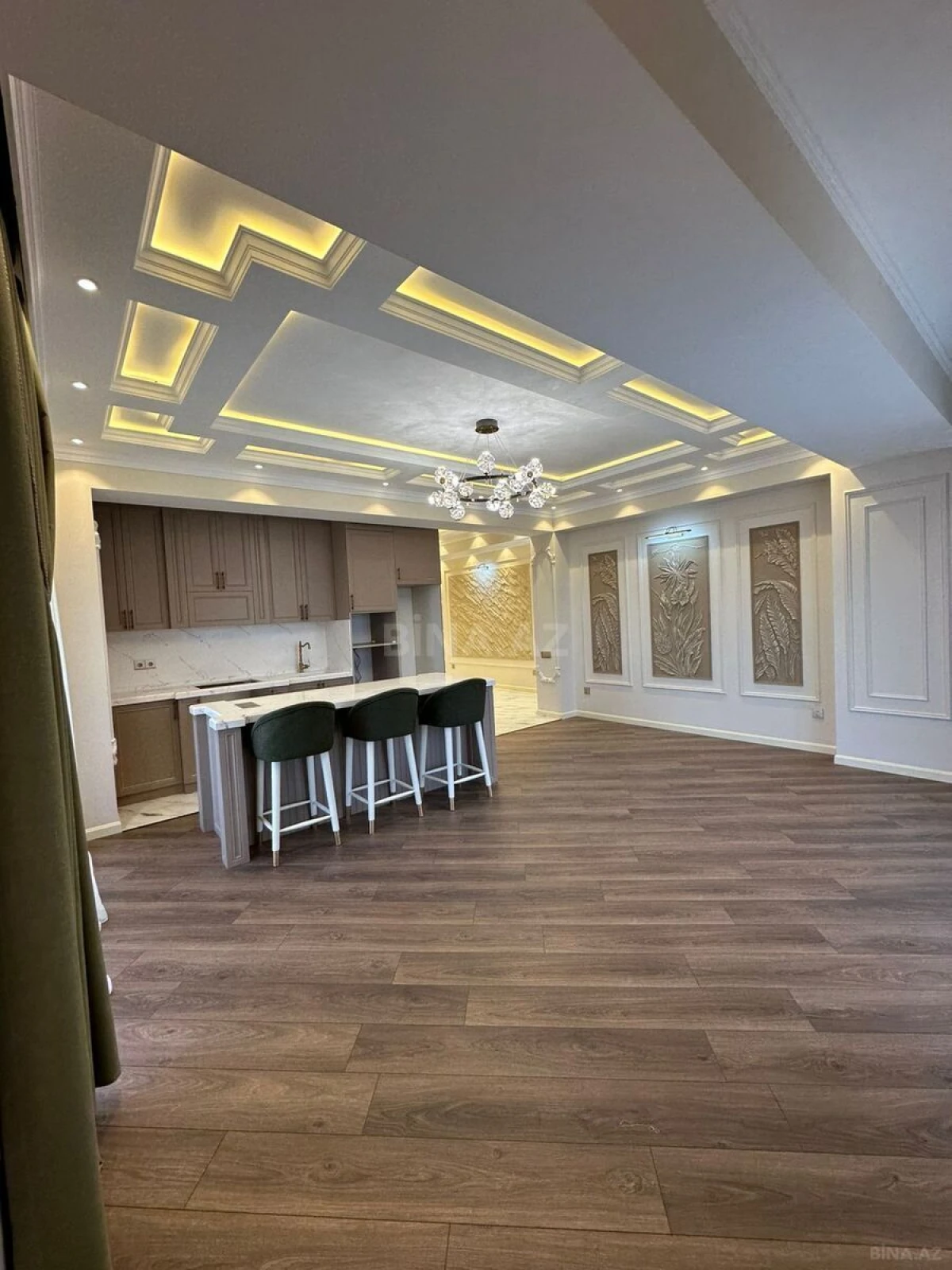 Satılır 4 otaqlı mənzil 132 m²