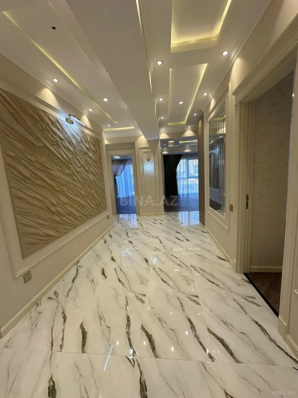 Satılır 4 otaqlı mənzil 132 m²