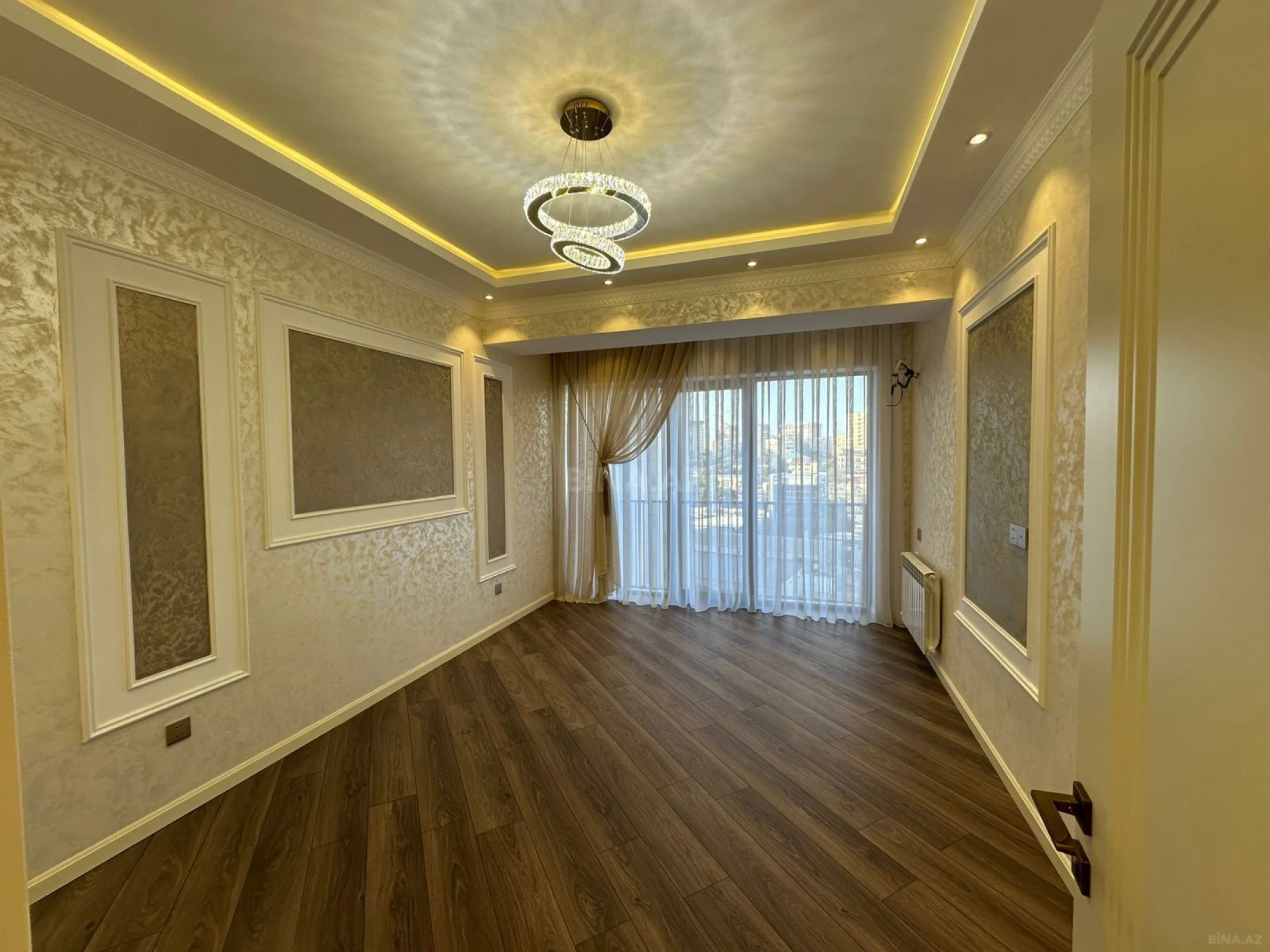 Satılır 4 otaqlı mənzil 132 m²