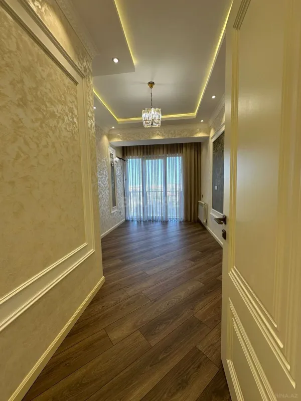 Satılır 4 otaqlı mənzil 132 m²