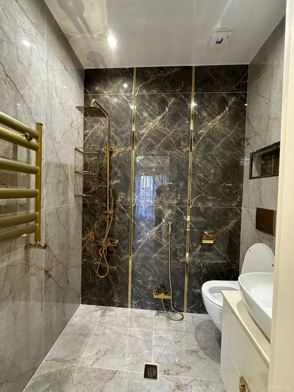 Satılır 4 otaqlı mənzil 132 m²