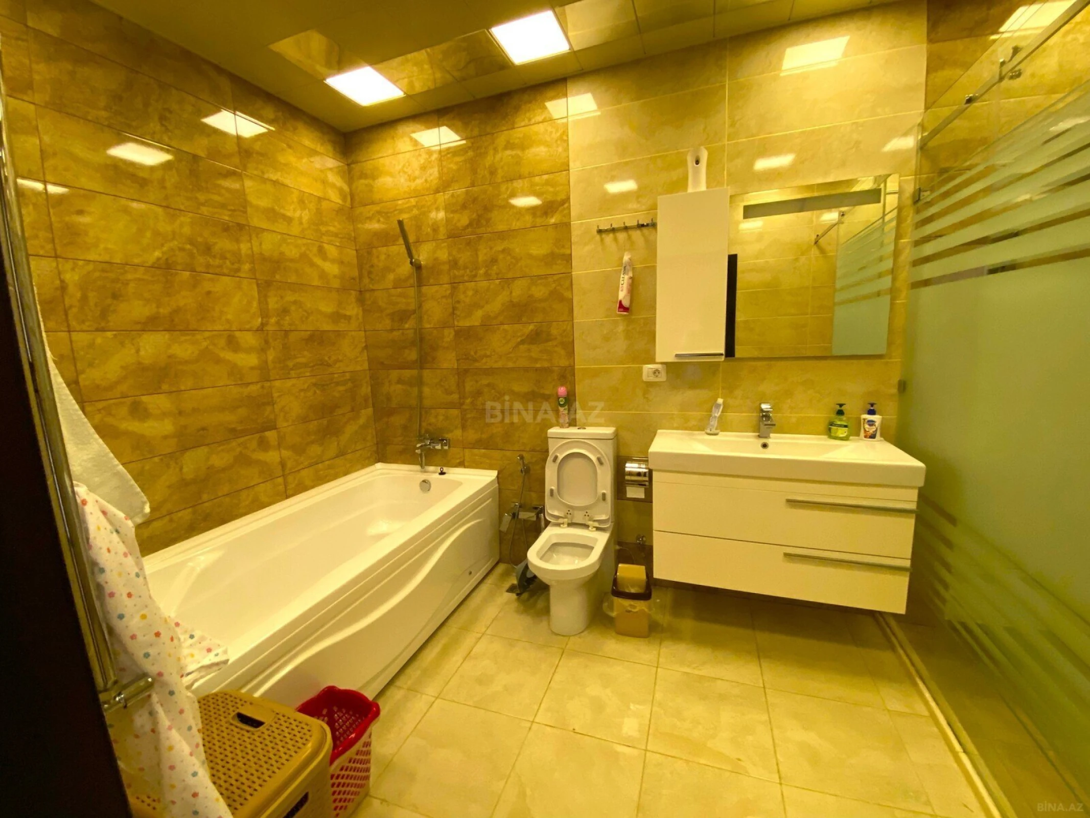 Satılır 3 otaqlı mənzil 160 m²