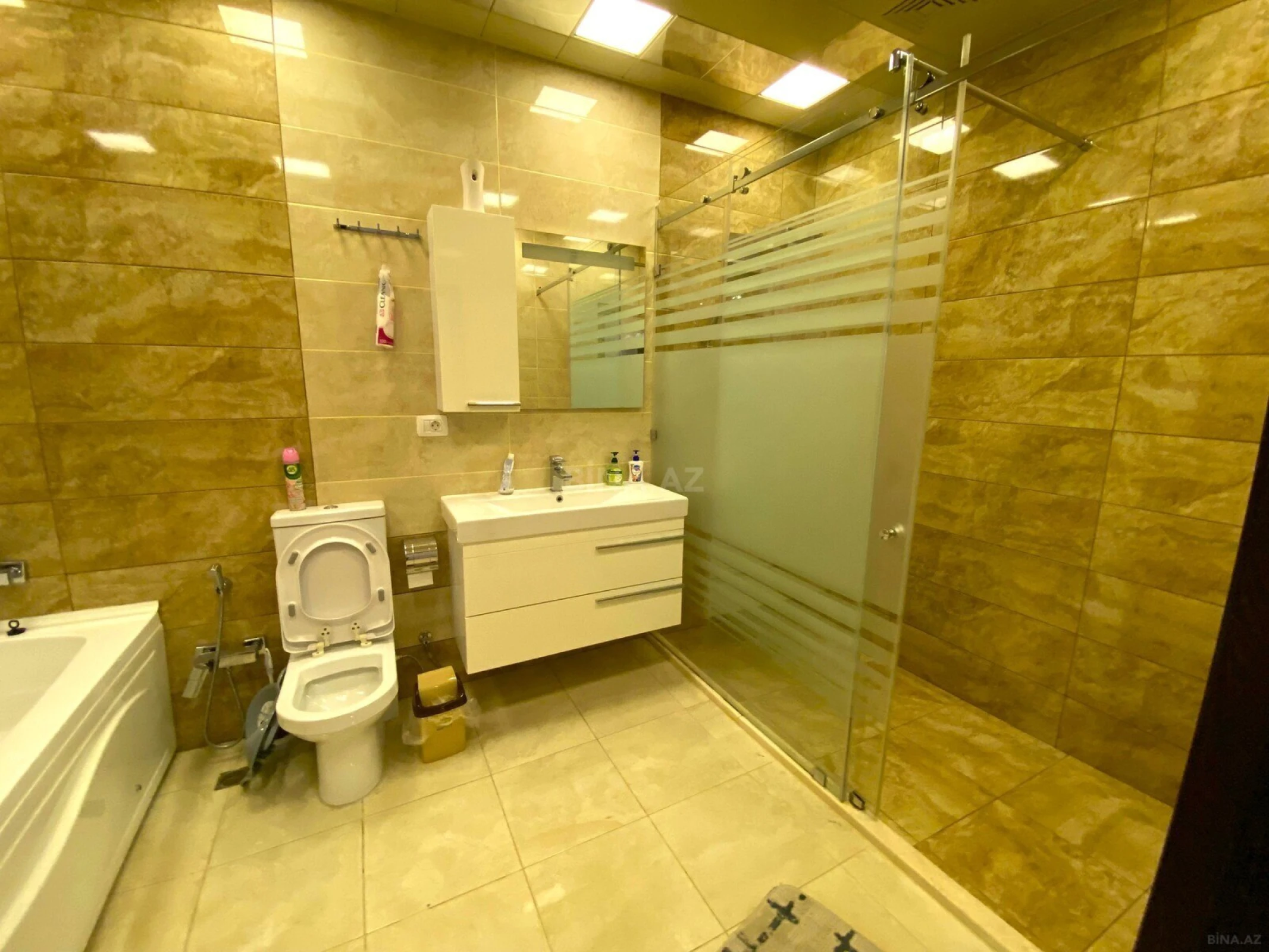 Satılır 3 otaqlı mənzil 160 m²