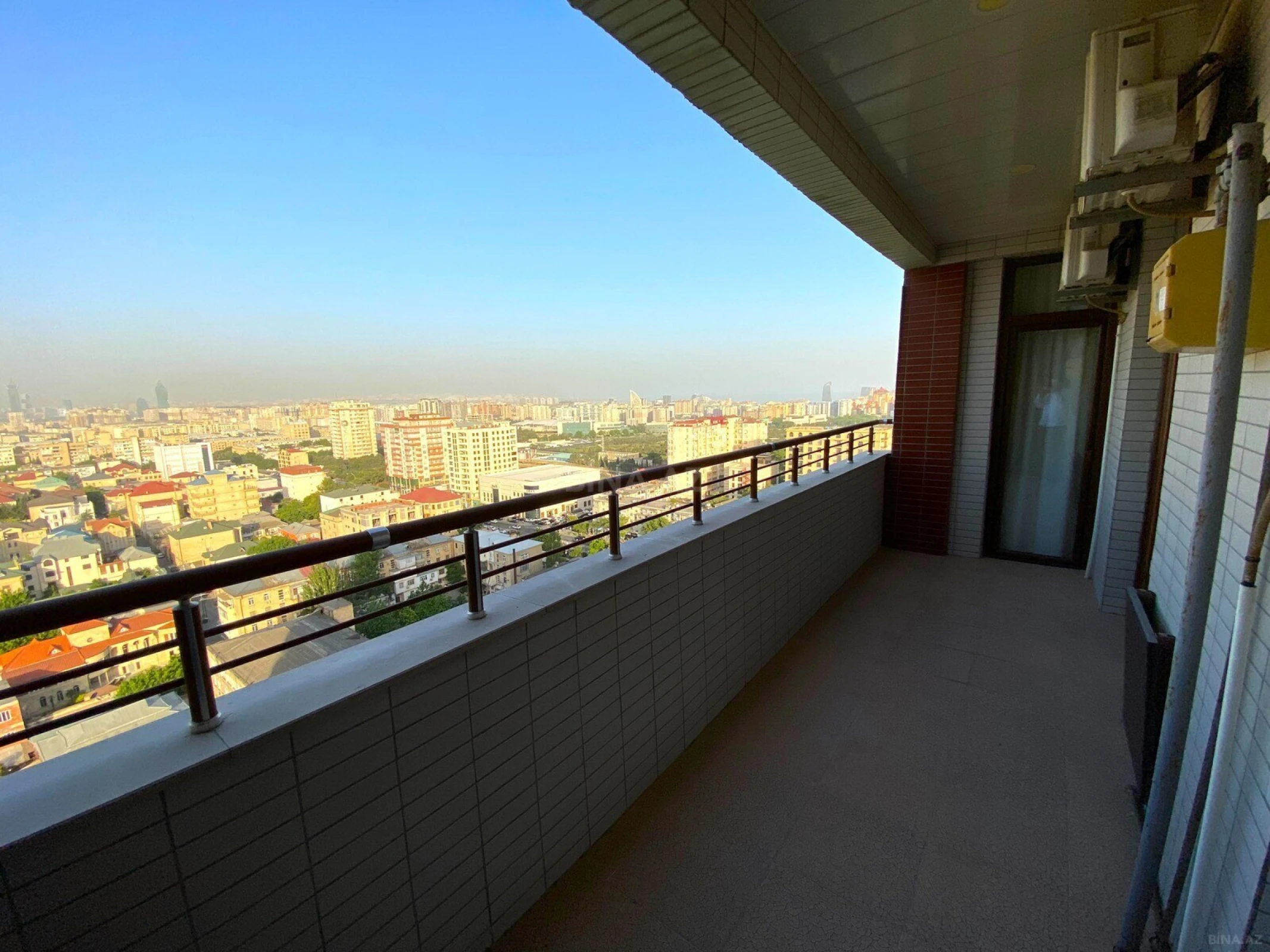 Satılır 3 otaqlı mənzil 160 m²