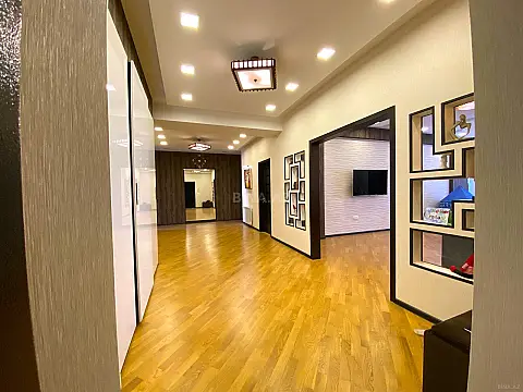 Satılır 3 otaqlı mənzil 160 m²