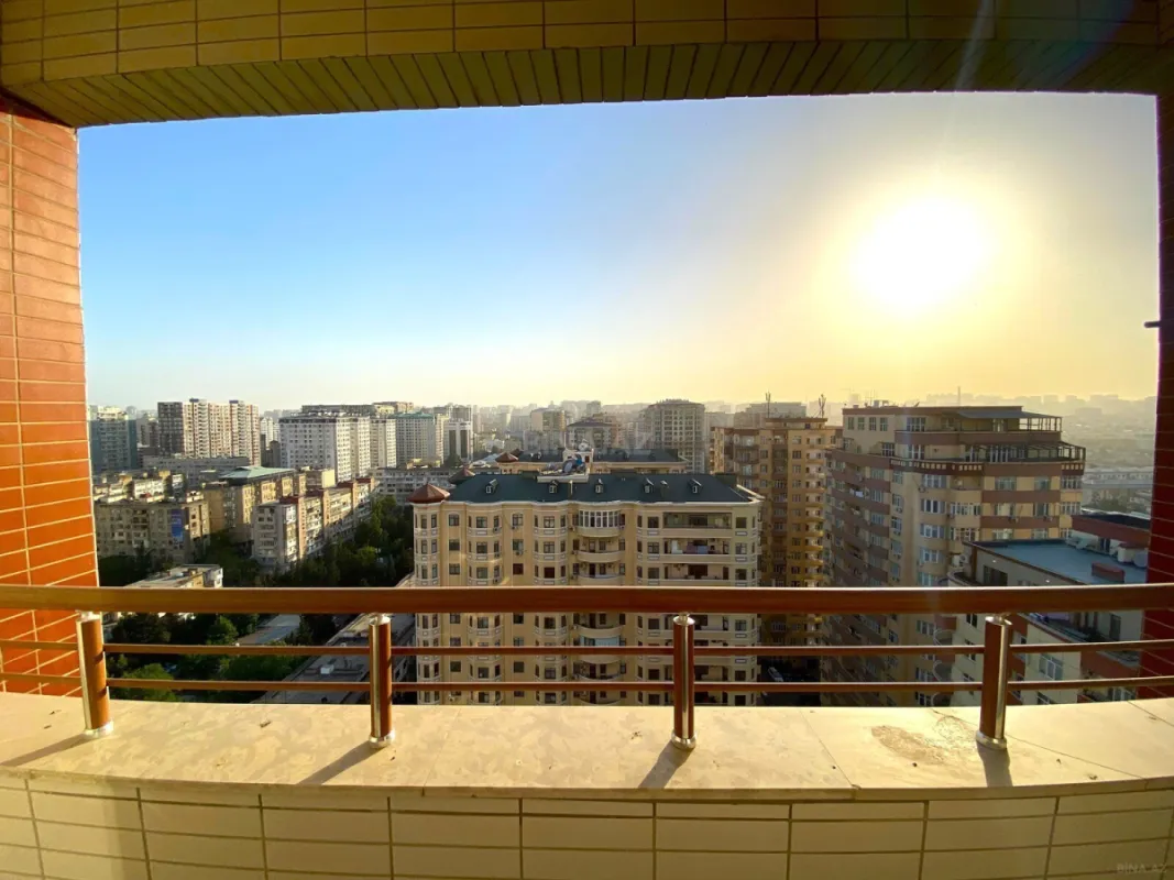 Satılır 3 otaqlı mənzil 160 m²