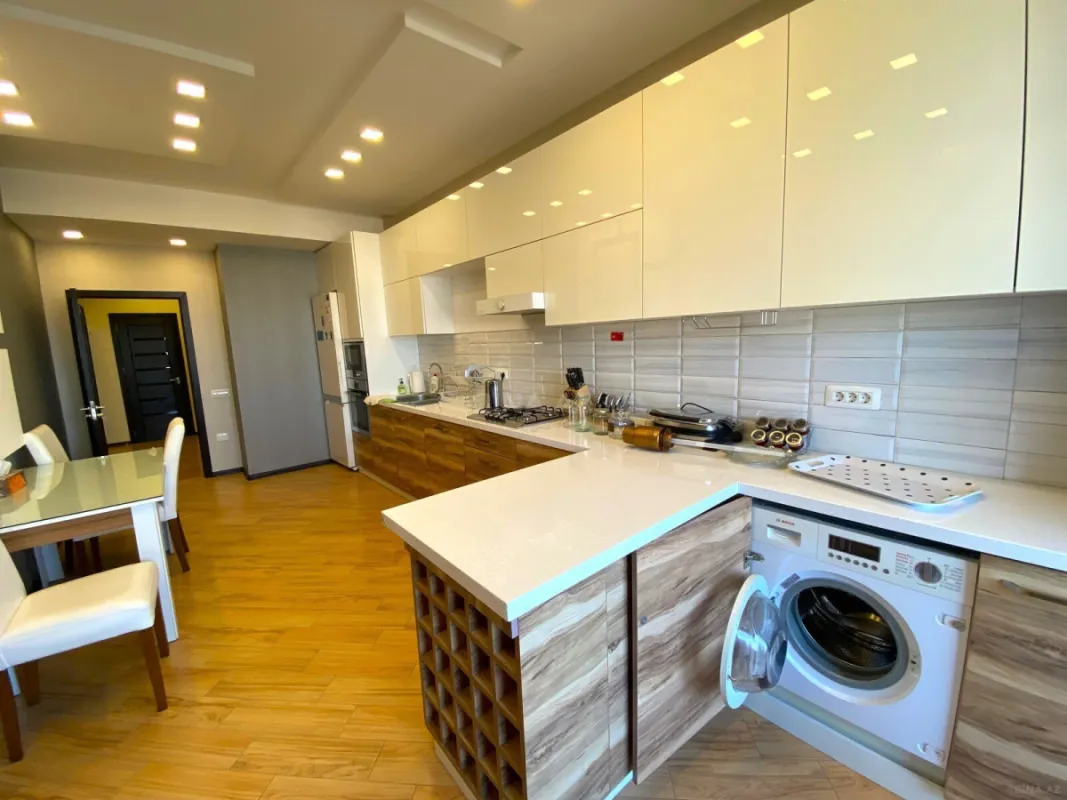 Satılır 3 otaqlı mənzil 160 m²