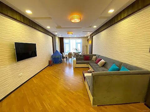 Satılır 3 otaqlı mənzil 160 m² — Bakı 3 otaq 160.00 m²