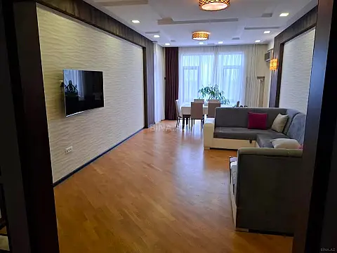 Satılır 3 otaqlı mənzil 160 m²