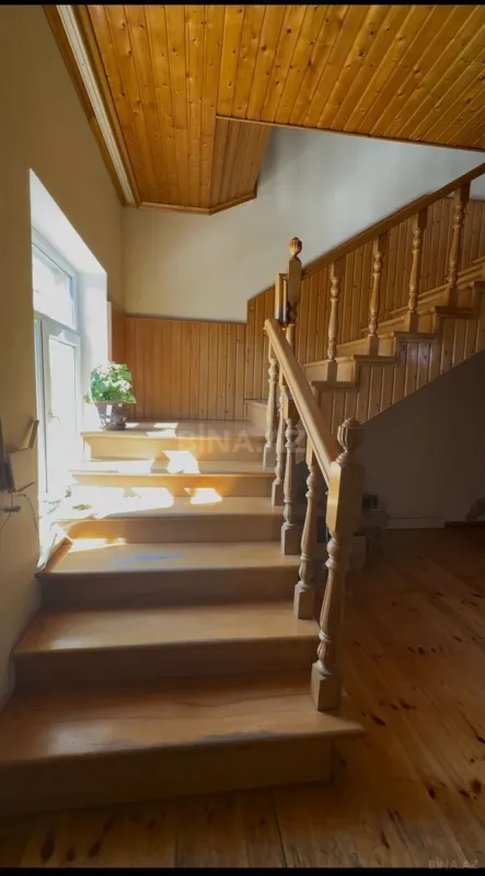 Satılır 6 otaqlı həyət evi 220 m²