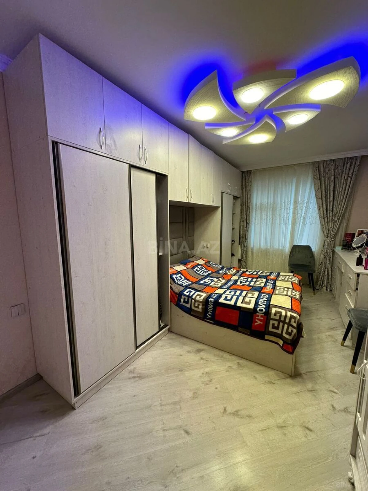 Satılır 2 otaqlı mənzil 65 m²