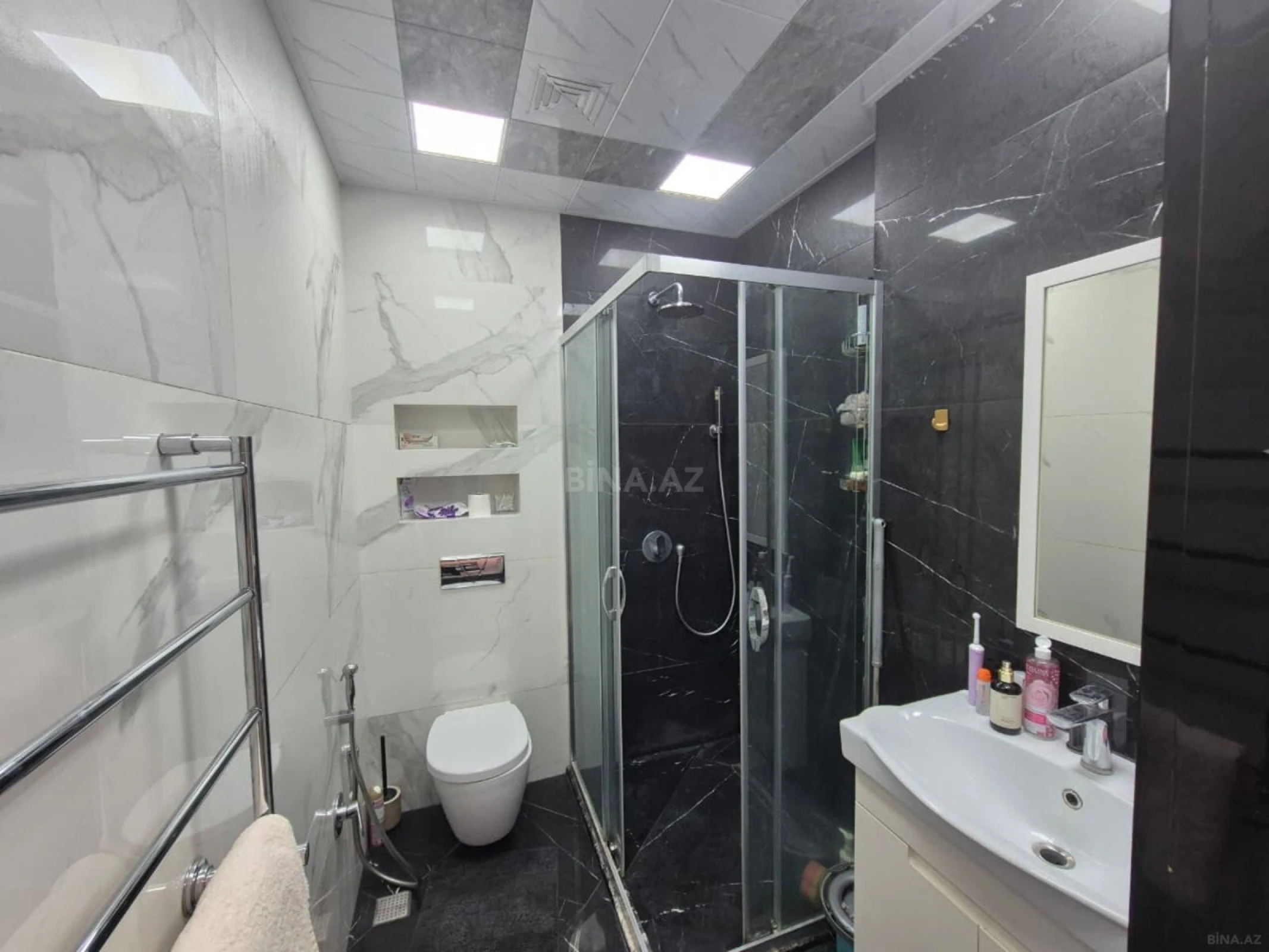 Satılır 2 otaqlı mənzil 93 m²