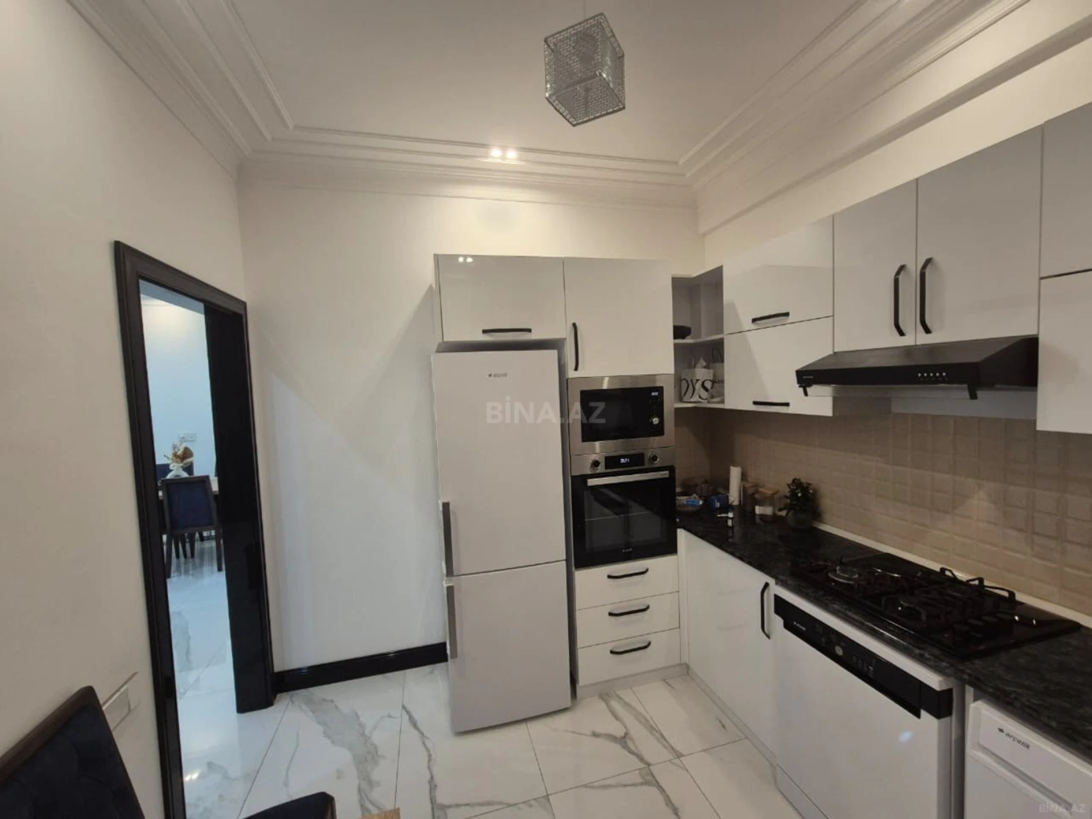 Satılır 2 otaqlı mənzil 93 m²