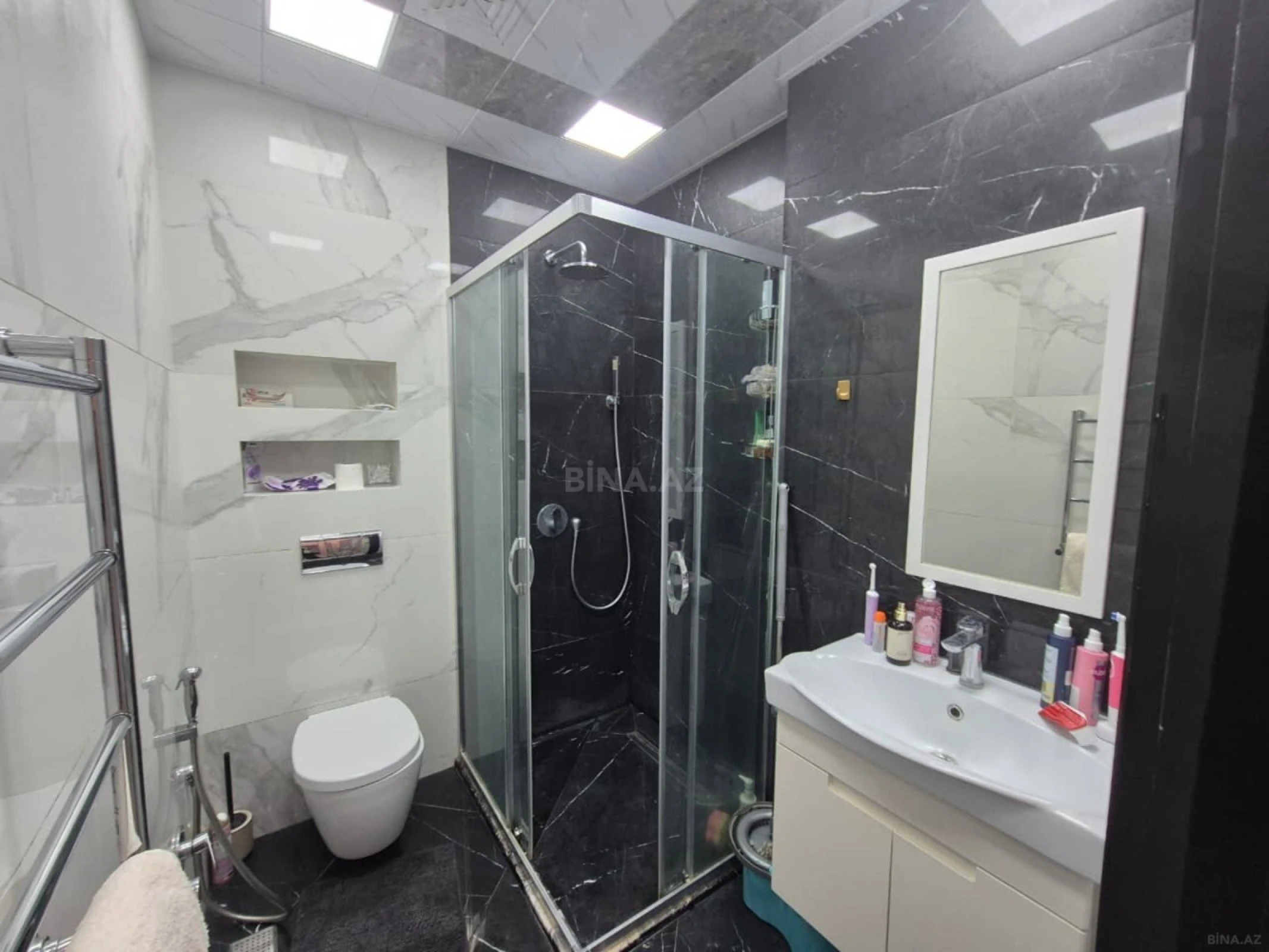 Satılır 2 otaqlı mənzil 93 m²