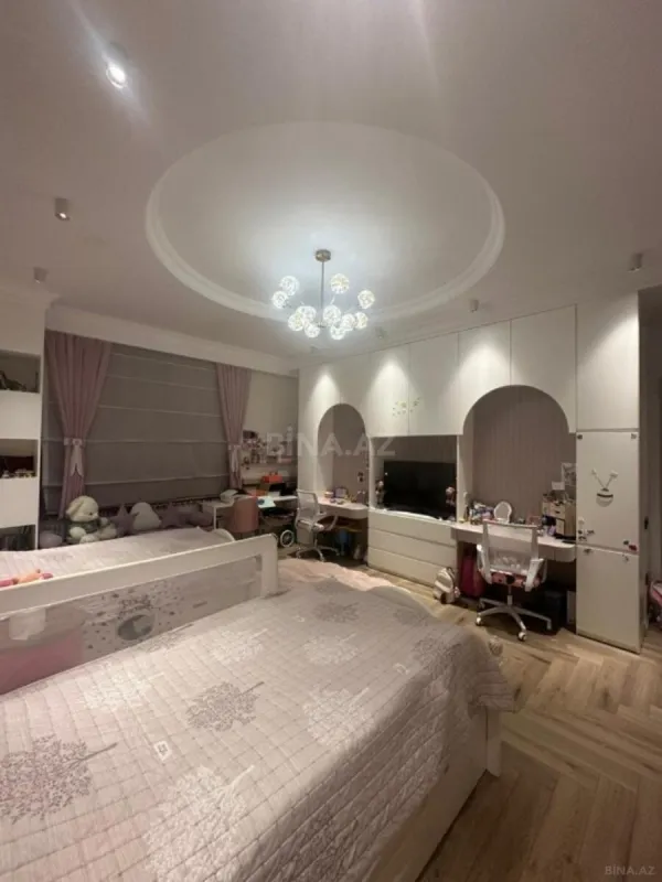 Satılır 4 otaqlı mənzil 132 m²