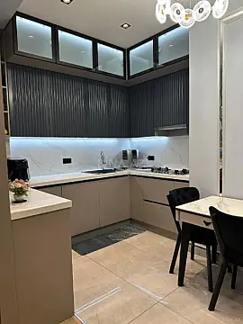 Satılır 4 otaqlı mənzil 132 m²