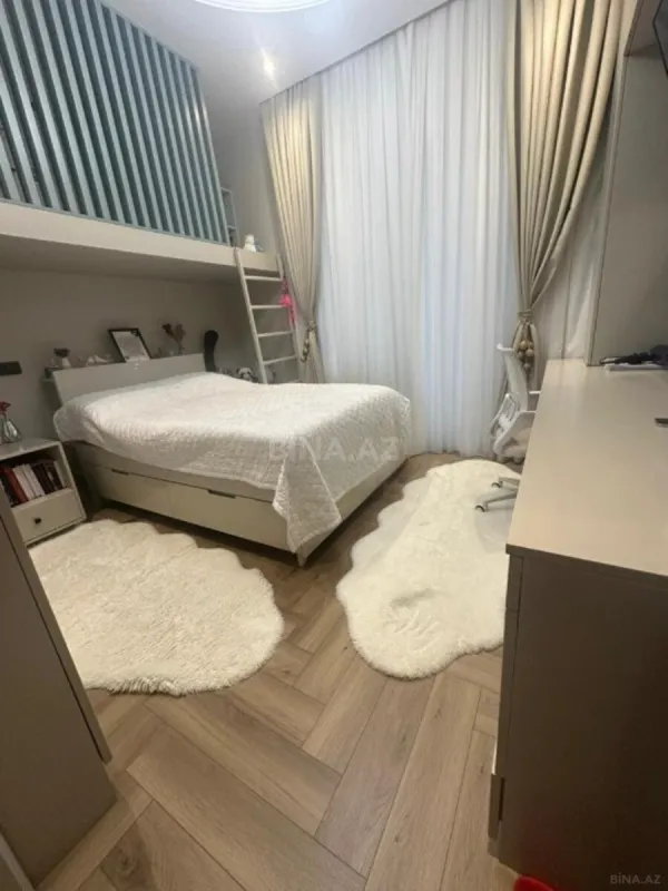 Satılır 4 otaqlı mənzil 132 m²