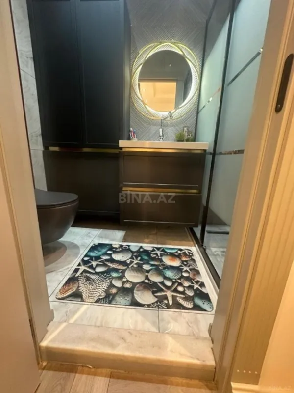 Satılır 4 otaqlı mənzil 132 m²