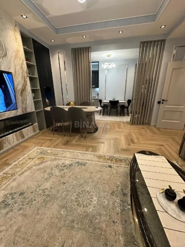 Satılır 4 otaqlı mənzil 132 m²
