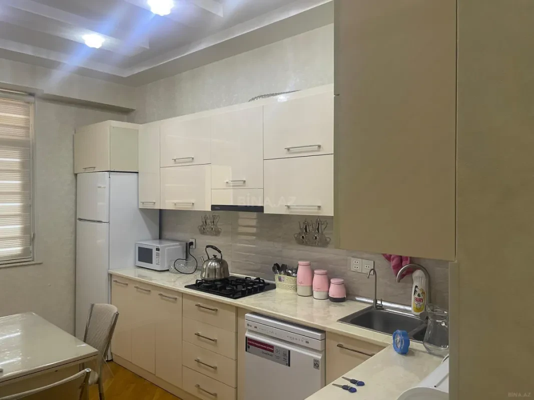 Kirayə verilir 3 otaqlı mənzil 120 m²