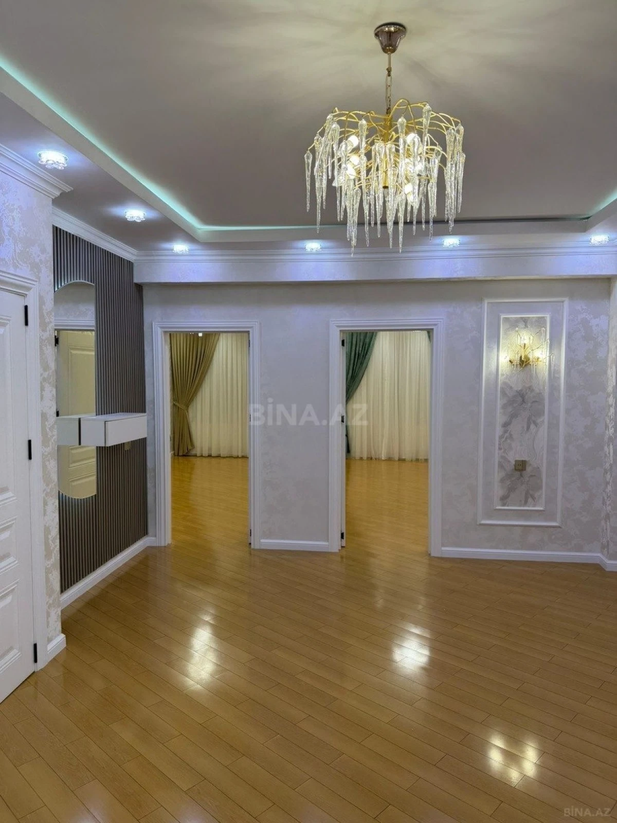 Satılır 3 otaqlı mənzil 150 m²