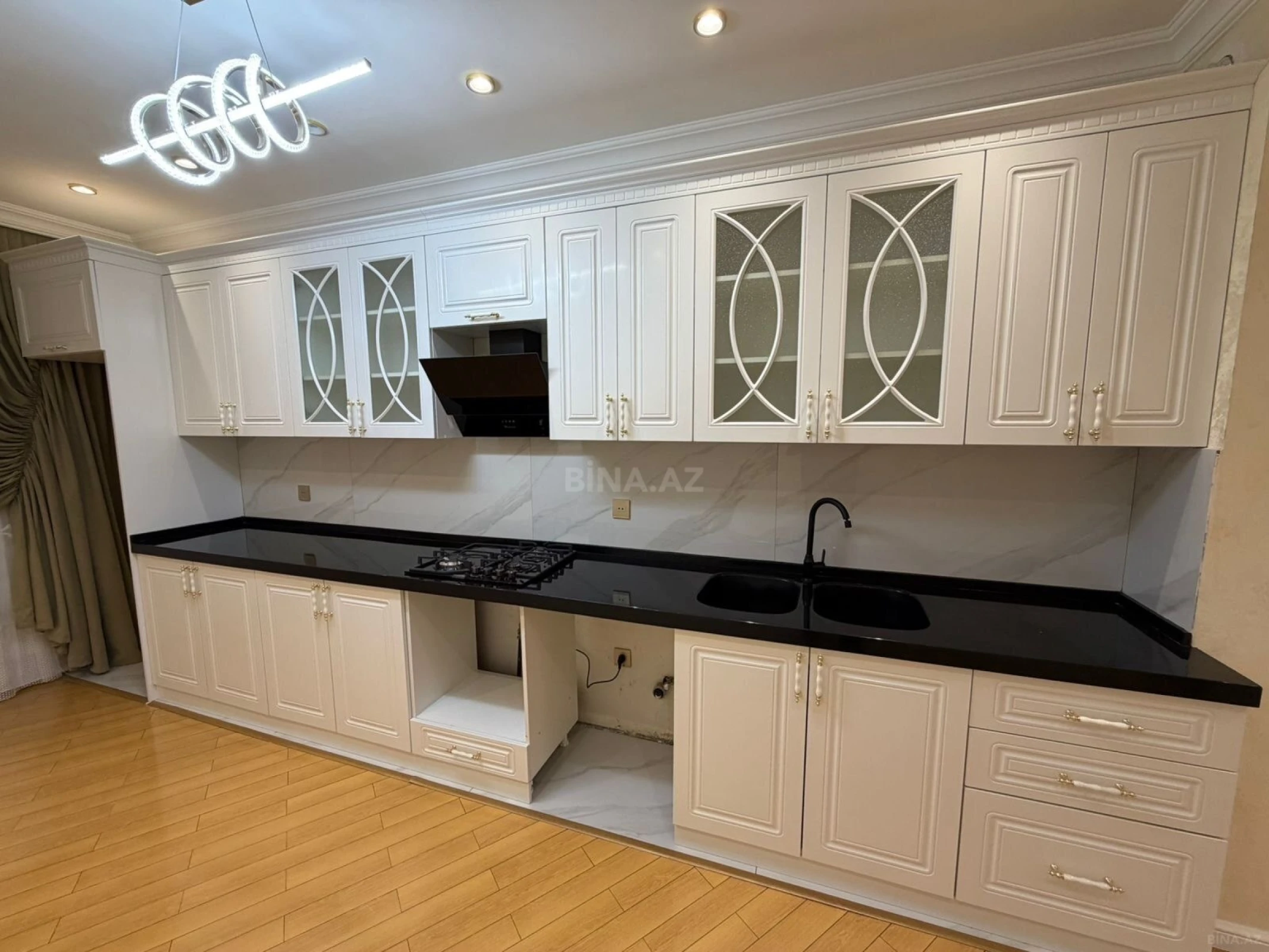 Satılır 3 otaqlı mənzil 150 m²