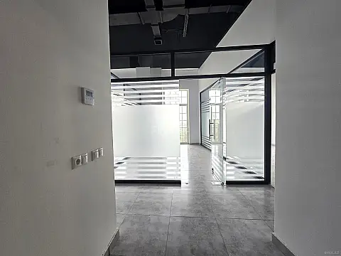 Satılır 4 otaqlı ofis 110 m²
