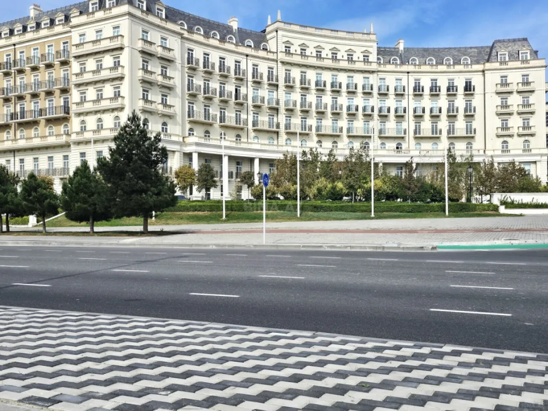 Satılır 4 otaqlı ofis 110 m²