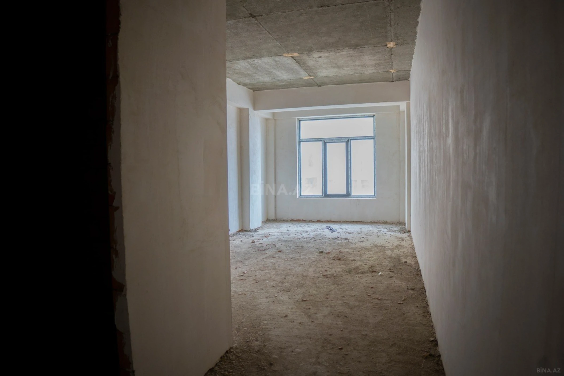 Satılır 4 otaqlı mənzil 179 m²