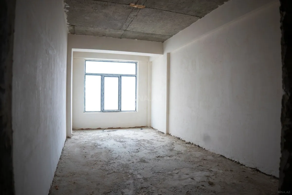 Satılır 4 otaqlı mənzil 179 m²