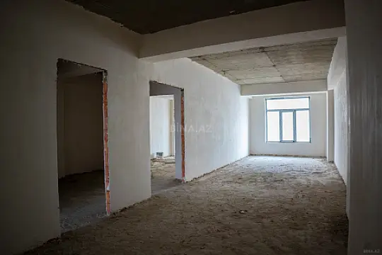 Satılır 4 otaqlı mənzil 179 m²
