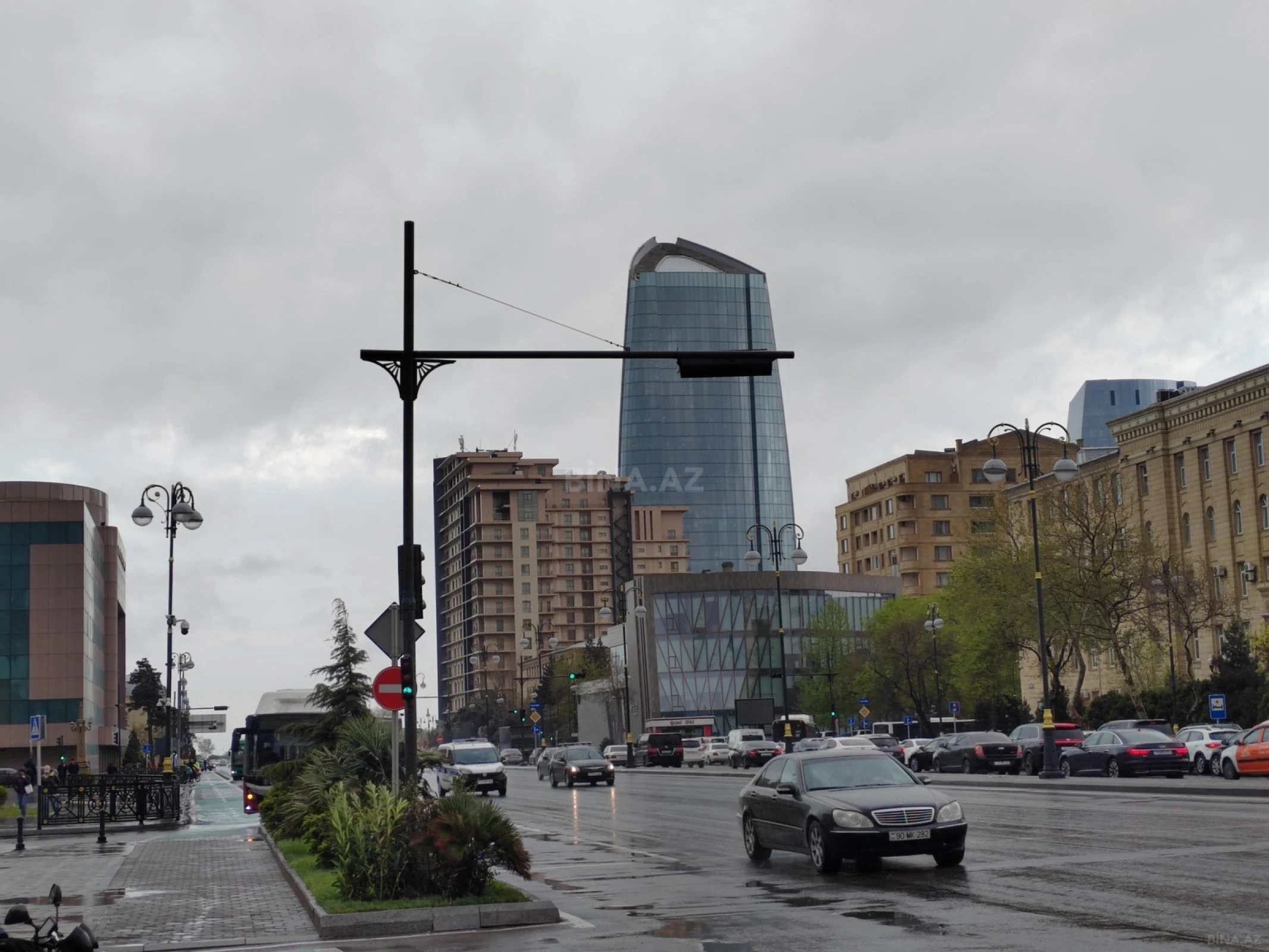 Satılır 4 otaqlı mənzil 179 m²