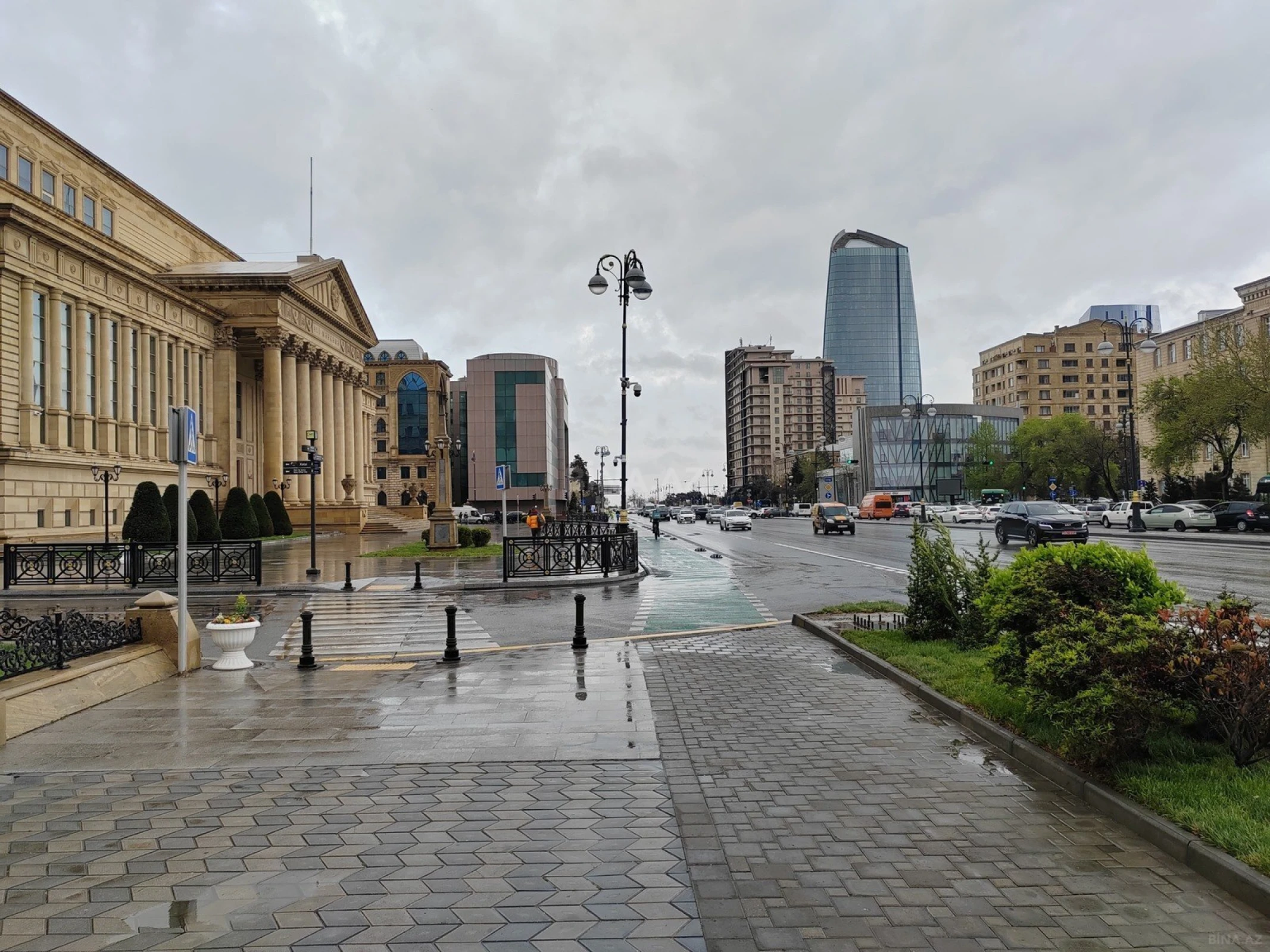 Satılır 4 otaqlı mənzil 179 m²