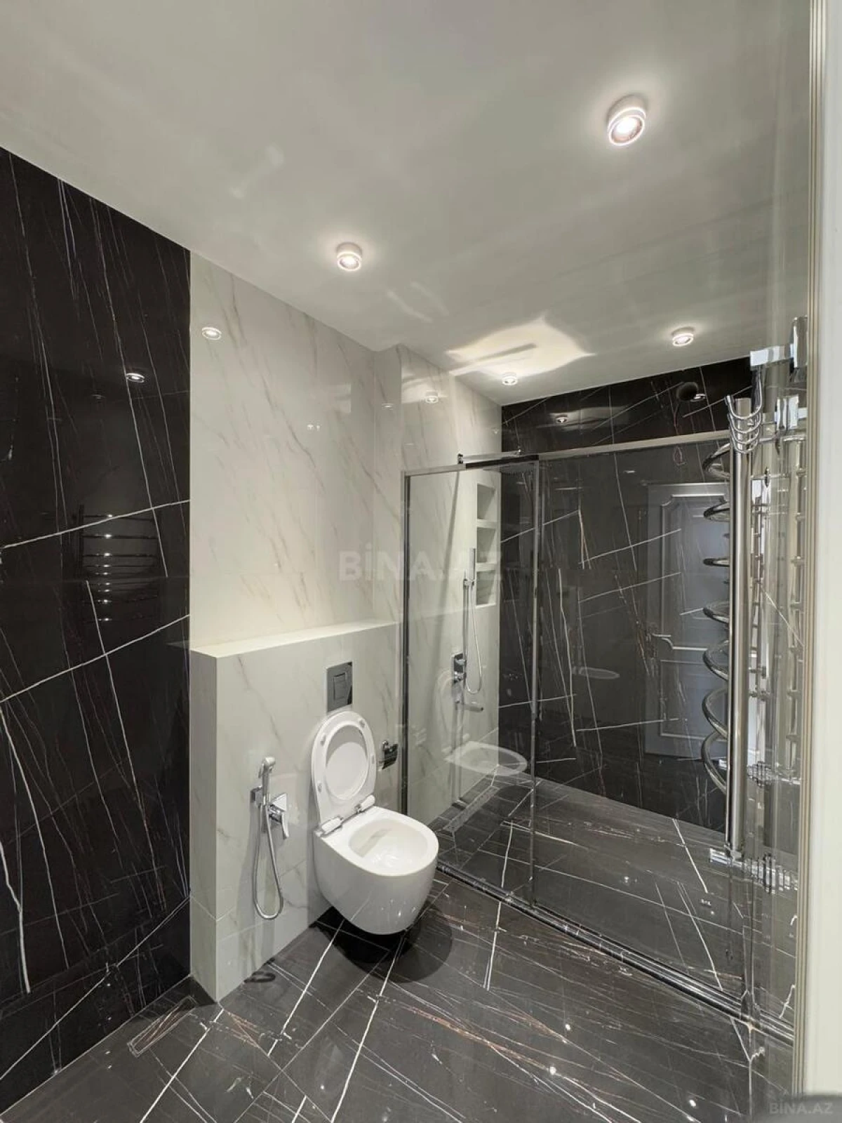 Satılır 6 otaqlı həyət evi 450 m²