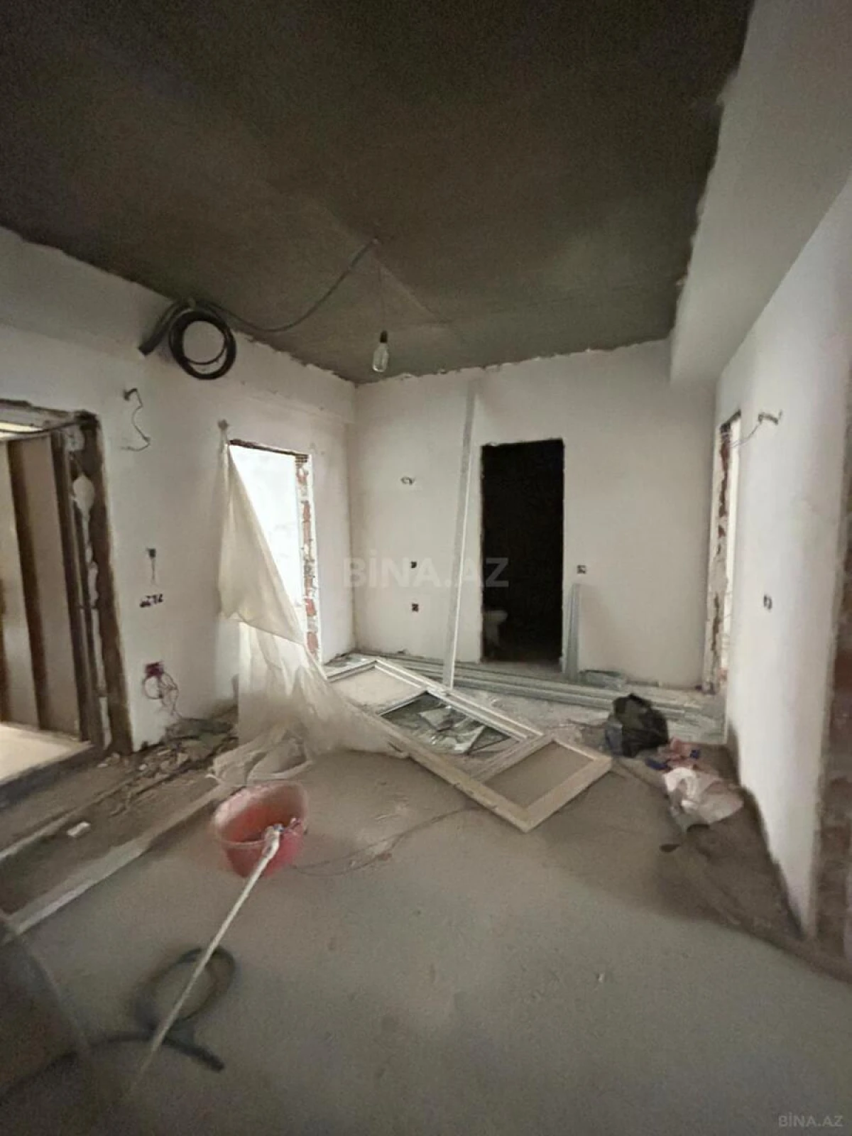 Satılır 3 otaqlı mənzil 135 m²