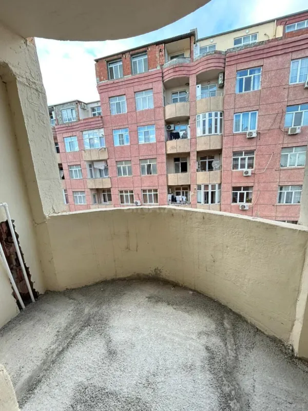 Satılır 3 otaqlı mənzil 135 m²