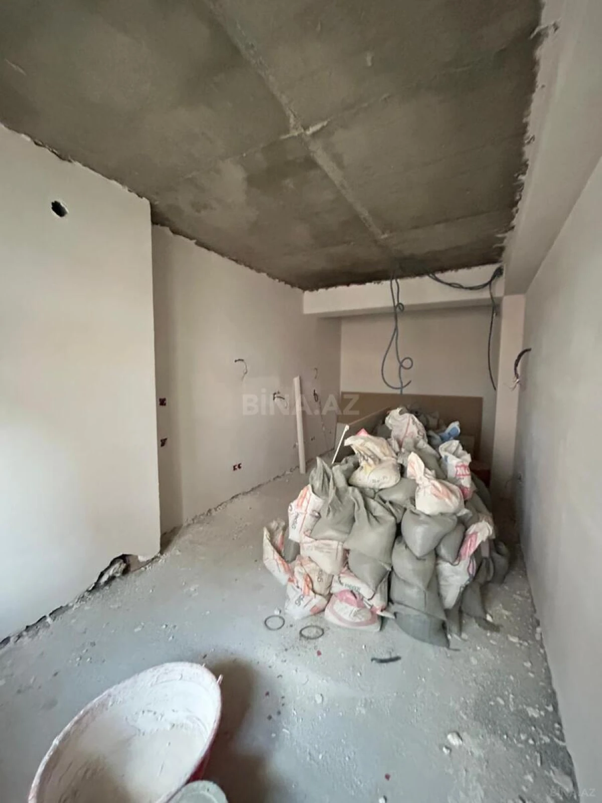 Satılır 3 otaqlı mənzil 135 m²