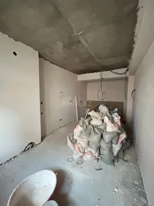 Satılır 3 otaqlı mənzil 135 m²