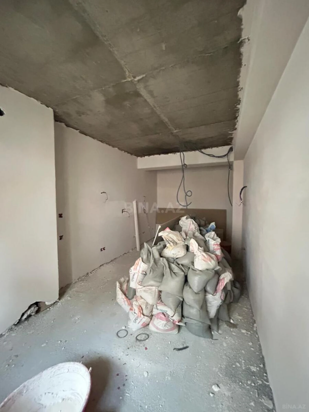 Satılır 3 otaqlı mənzil 135 m²