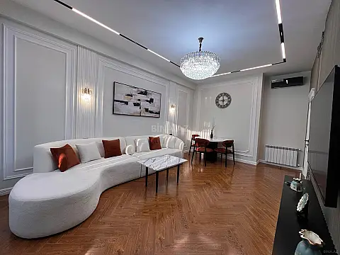Kirayə verilir 2 otaqlı mənzil 68 m²