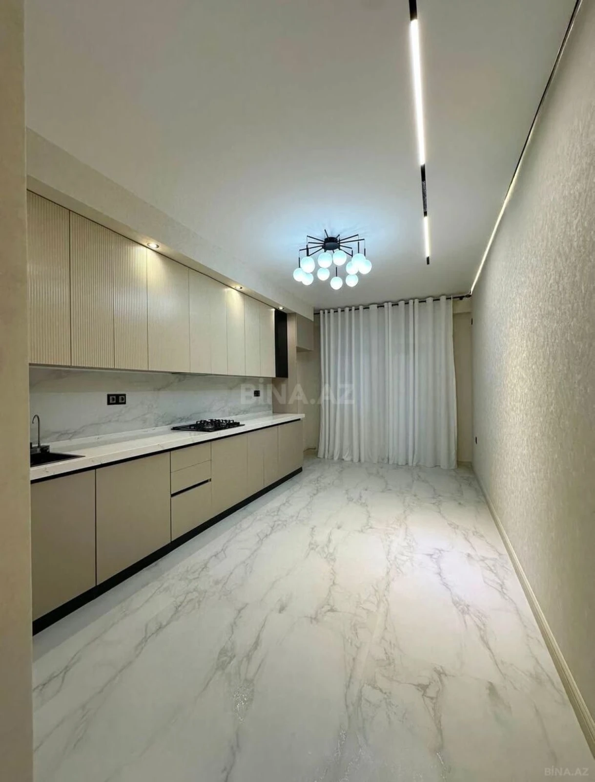 Satılır 3 otaqlı mənzil 141 m²