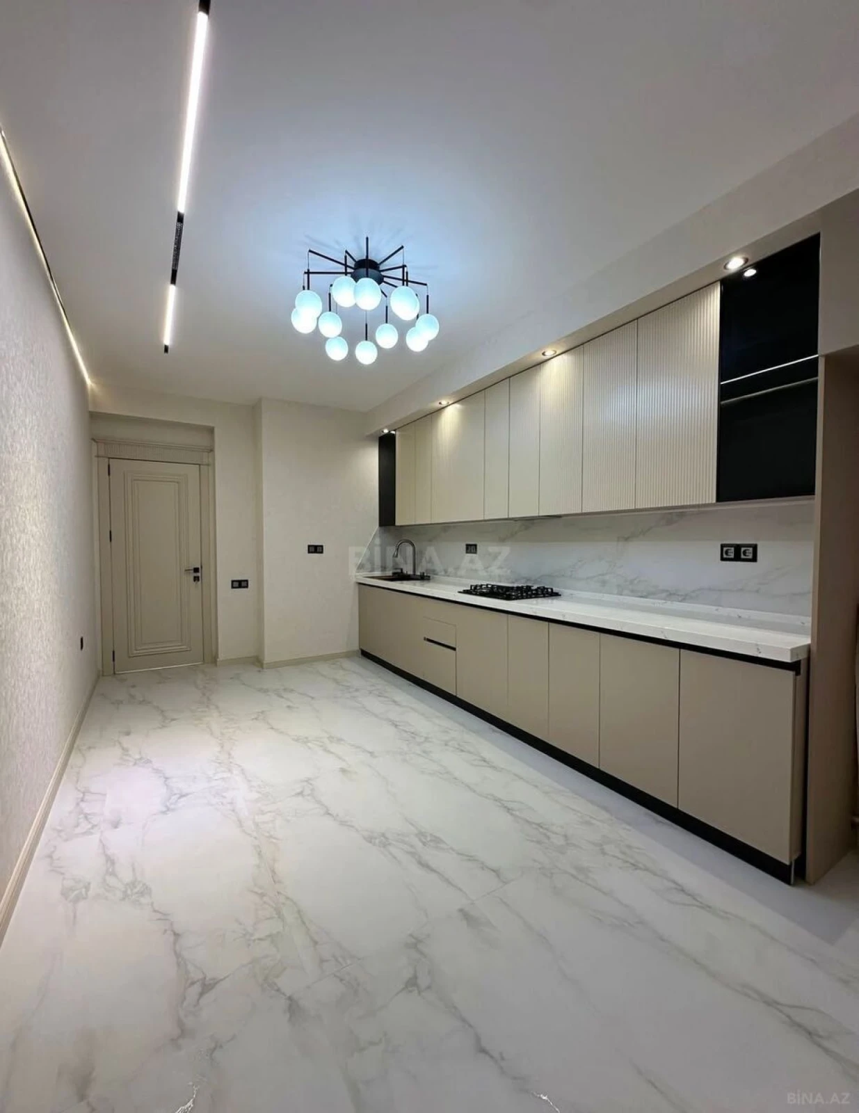 Satılır 3 otaqlı mənzil 141 m²