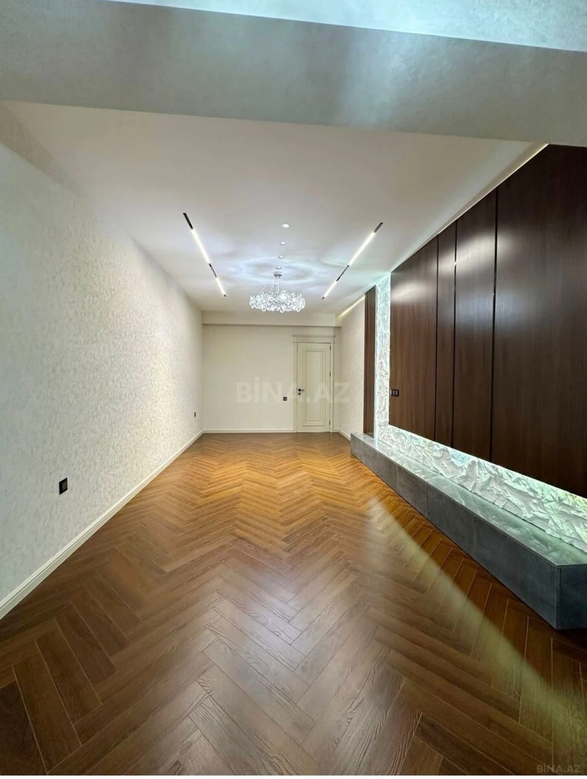 Satılır 3 otaqlı mənzil 141 m²