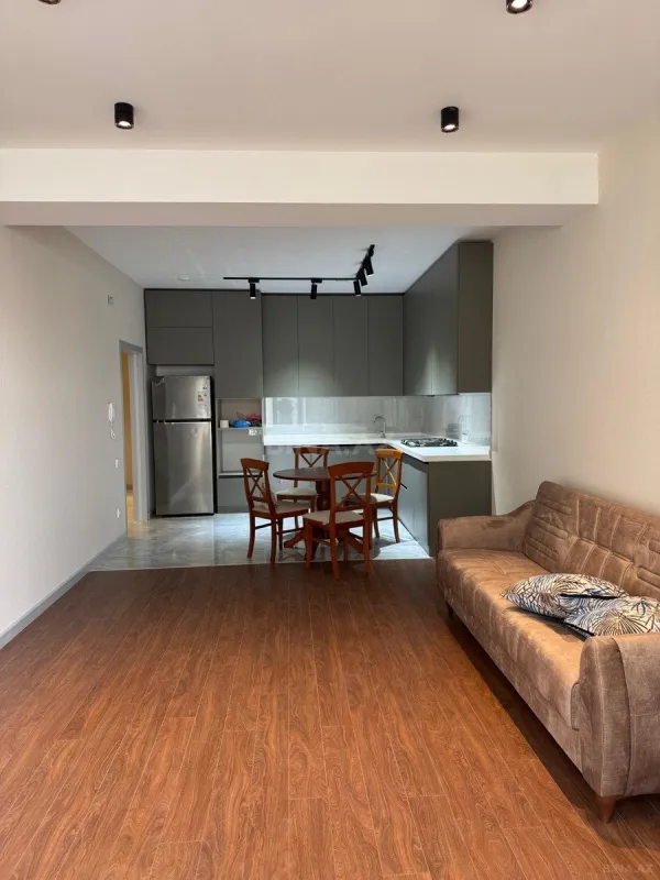 Kirayə verilir 2 otaqlı mənzil 80 m²