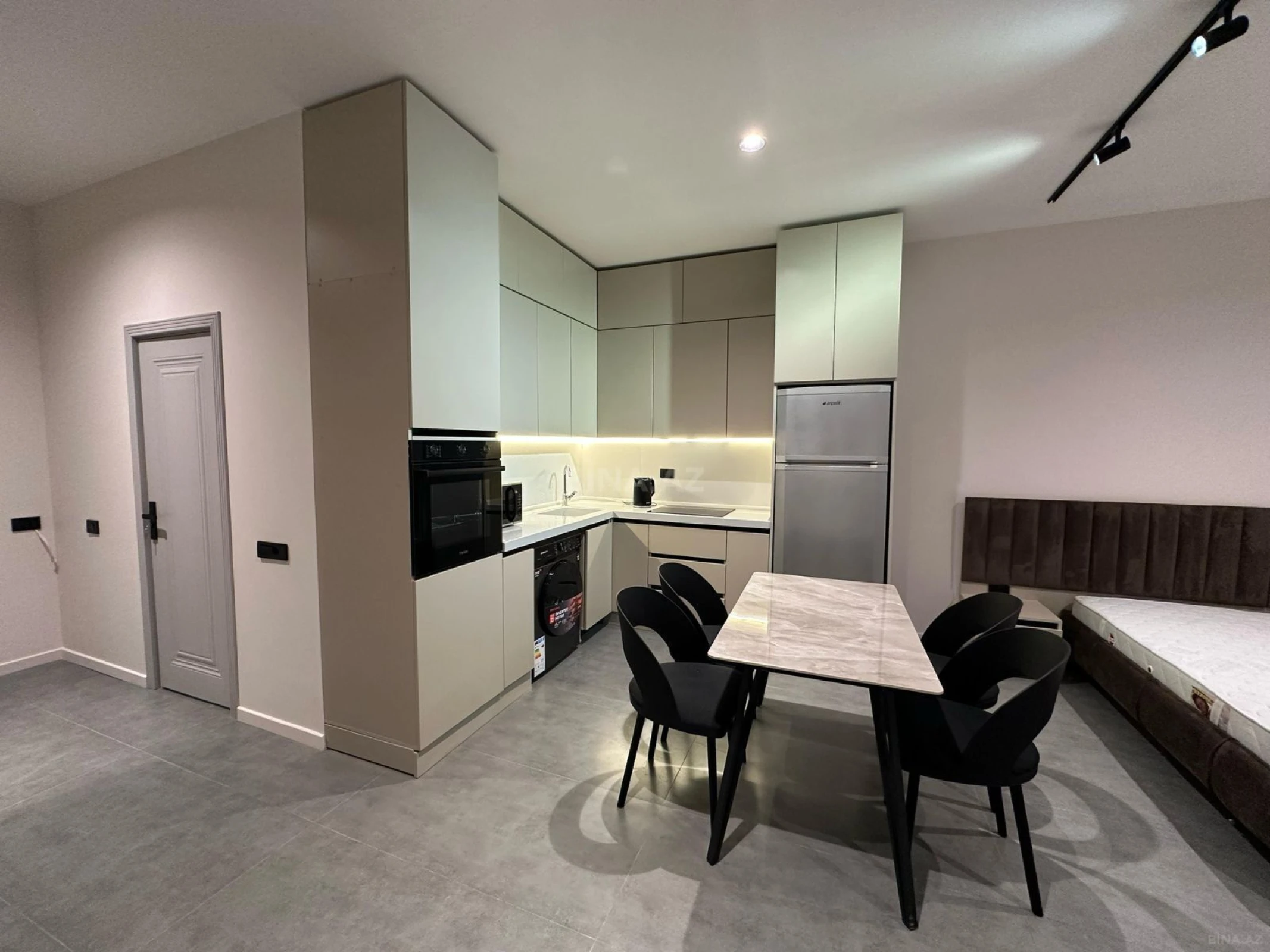 Satılır 1 otaqlı mənzil 58 m²