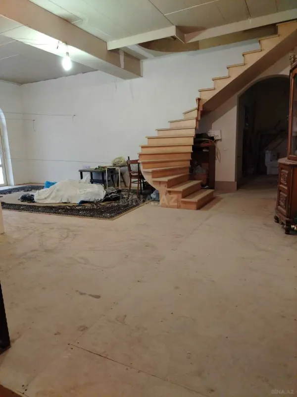 Satılır 6 otaqlı həyət evi 280 m²