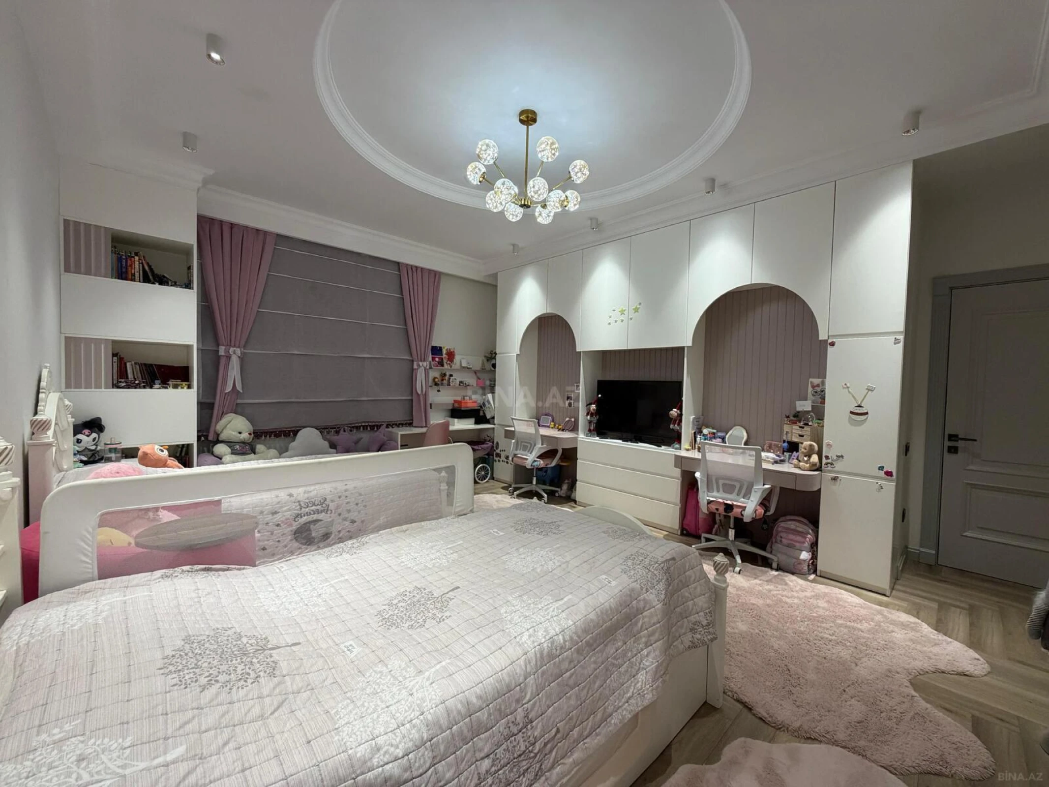 Satılır 4 otaqlı mənzil 132 m²