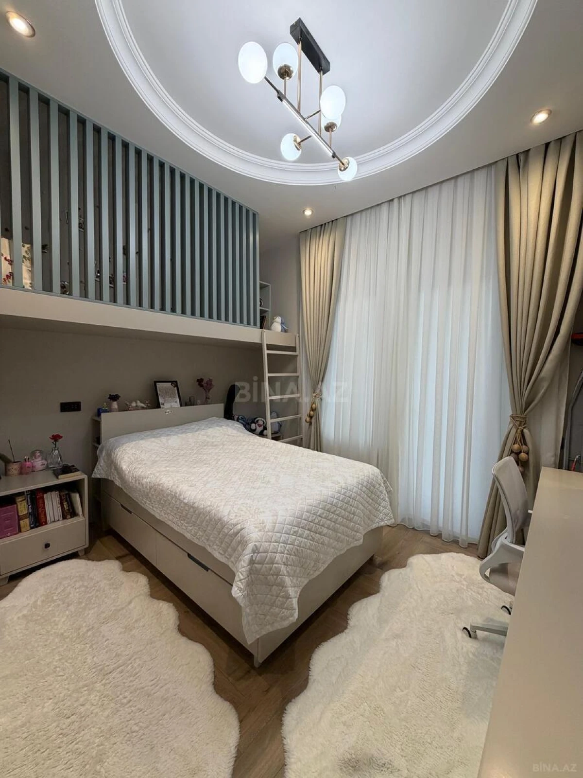 Satılır 4 otaqlı mənzil 132 m²