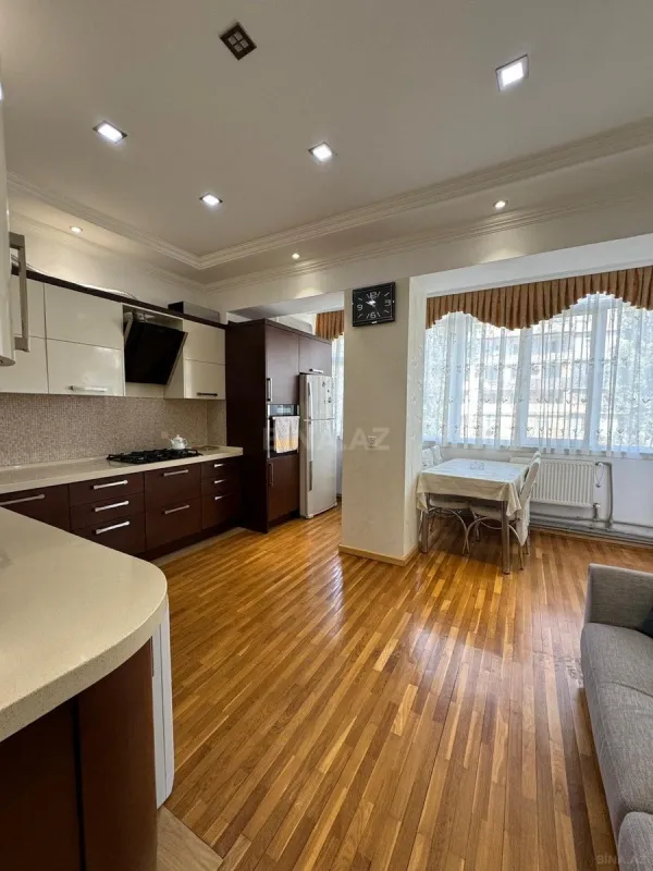 Kirayə verilir 3 otaqlı mənzil 120 m²